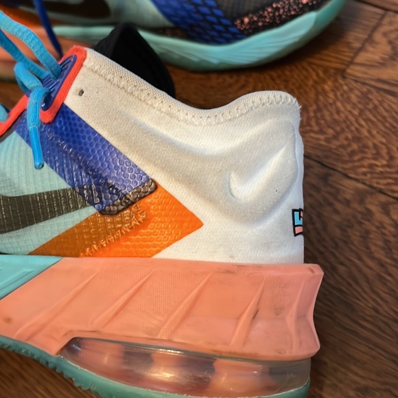 Nike Lebron 18 Low Summit White Space Jam (GS) - Picture 10 of 13